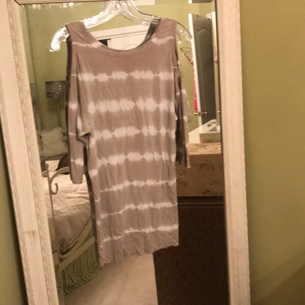 Bailey 44 cold shoulder top